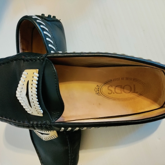 TOD'S Black  LEATHER LOAFERS WITH METAL APPLICATION AND NUBBED RUBBER SOLE 39 - Picture 12 of 14